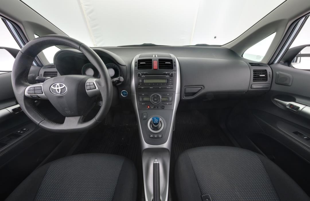 TOYOTA Auris 2011