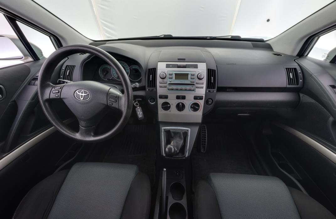 TOYOTA Corolla Verso 2005