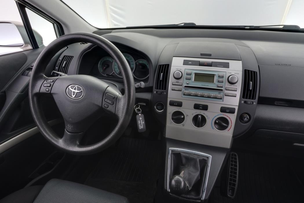 TOYOTA Corolla Verso 2005