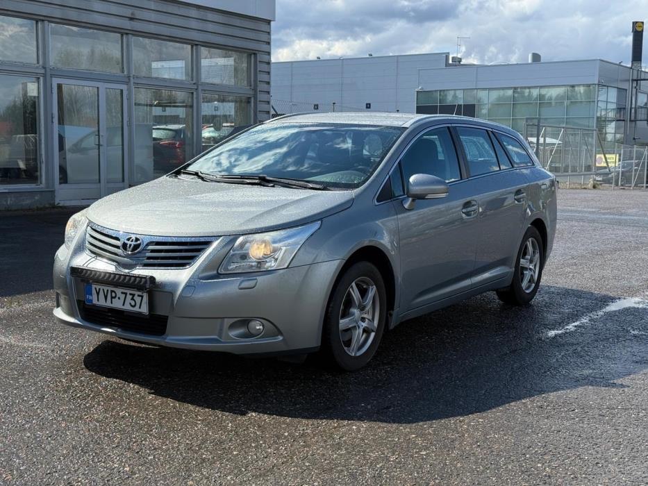 TOYOTA Avensis 2010