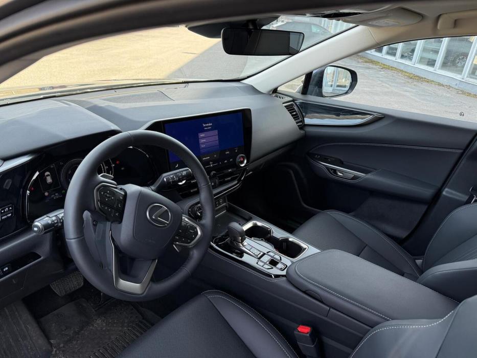 LEXUS NX 2025