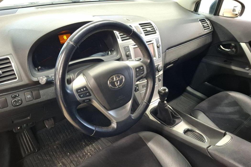TOYOTA Avensis 2014