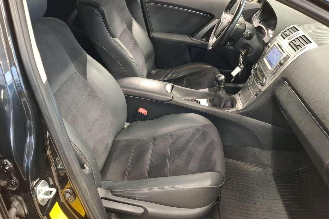 TOYOTA Avensis 2014