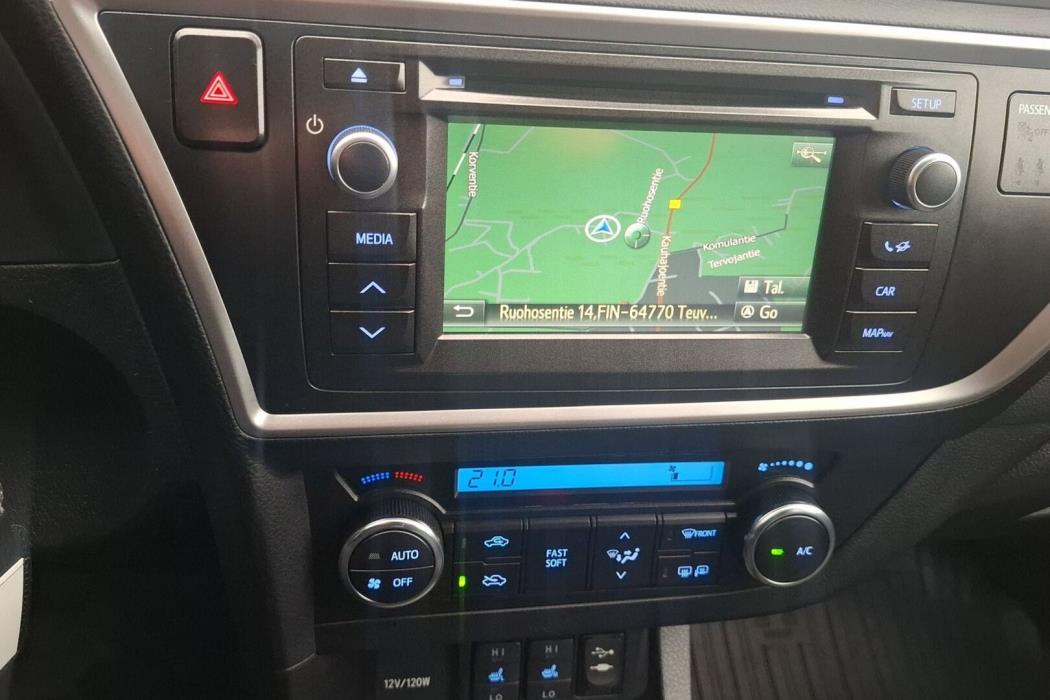 TOYOTA Auris 2015