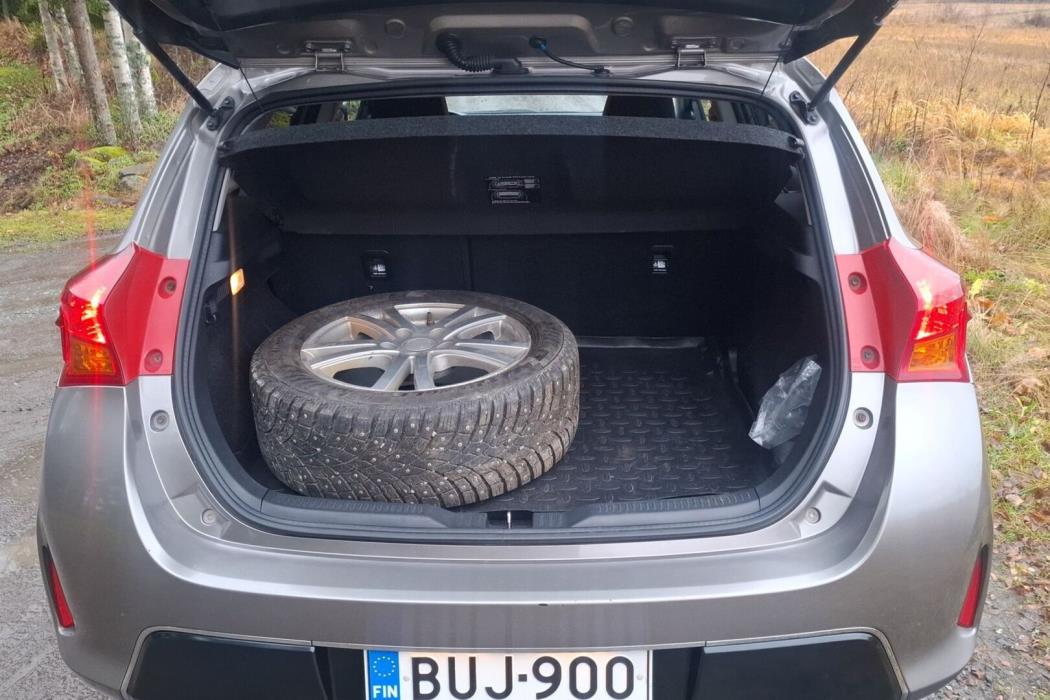 TOYOTA Auris 2015