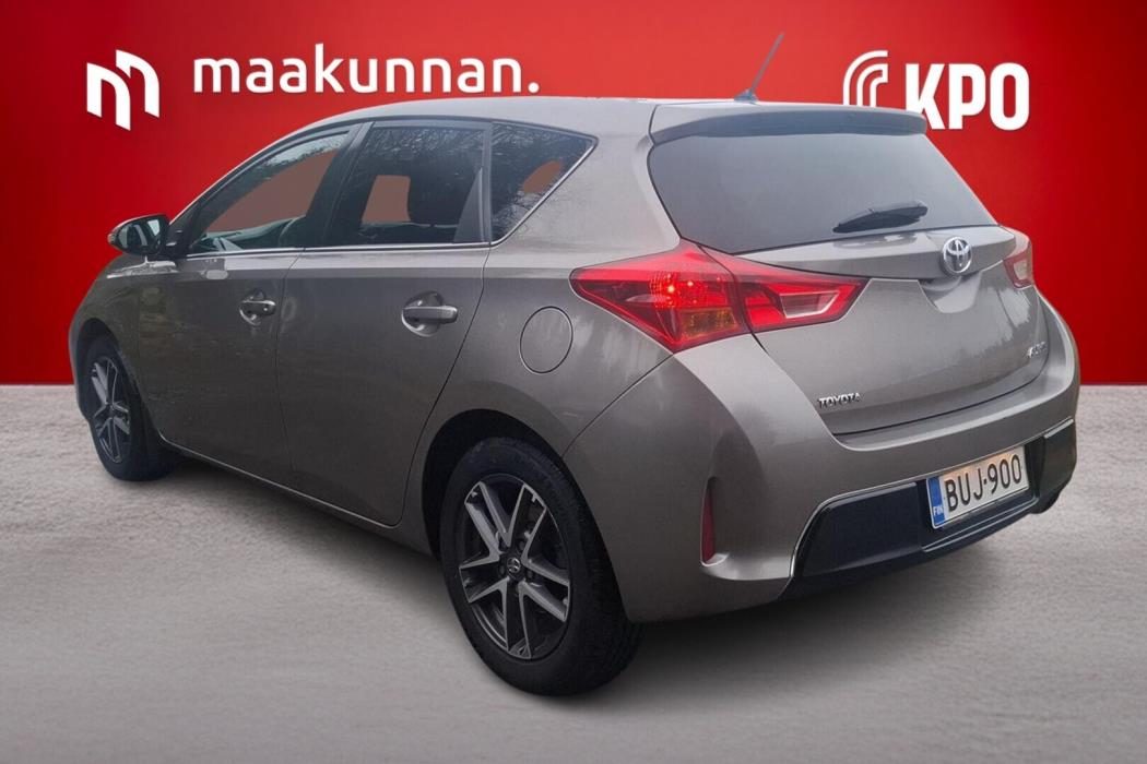 TOYOTA Auris 2015