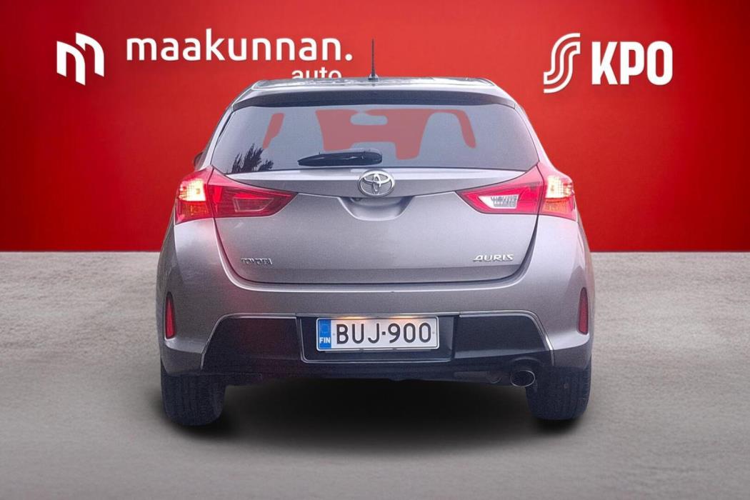 TOYOTA Auris 2015