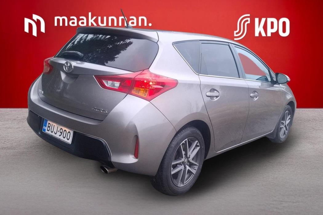 TOYOTA Auris 2015
