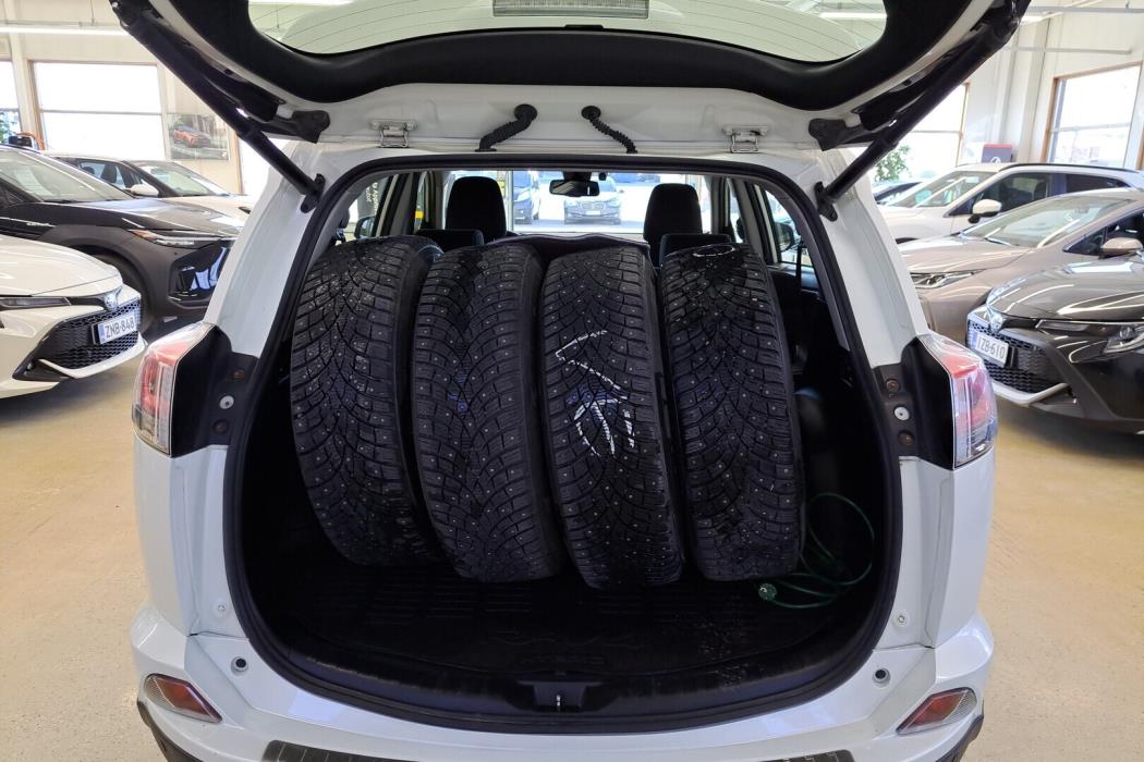 TOYOTA RAV4 2018