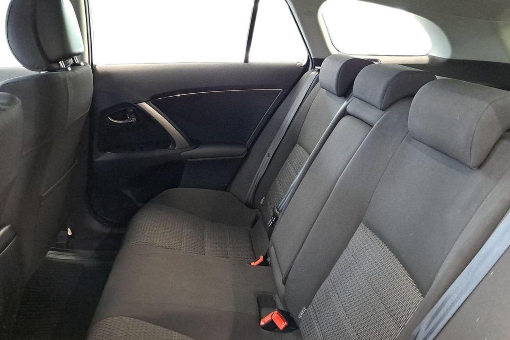 TOYOTA Avensis 2012