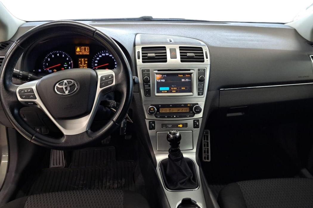 TOYOTA Avensis 2012