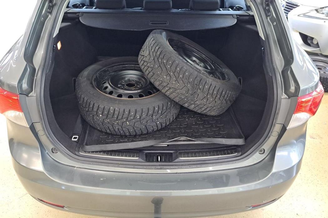 TOYOTA Avensis 2012