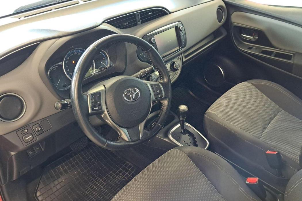TOYOTA Yaris 2017