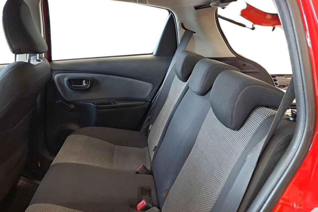 TOYOTA Yaris 2017