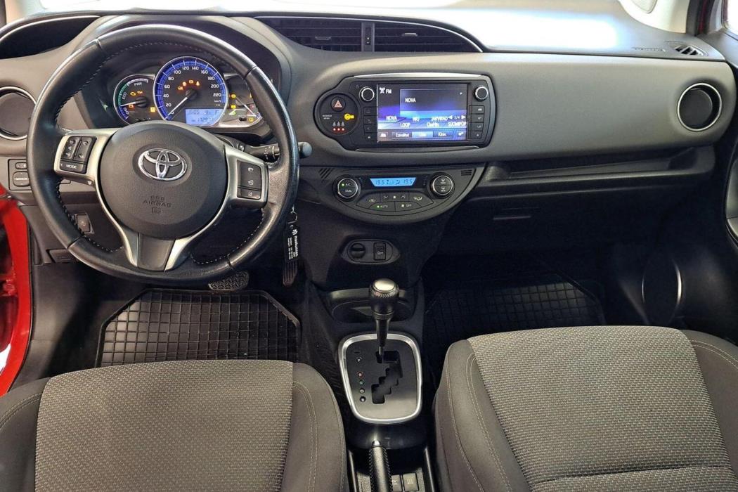 TOYOTA Yaris 2017