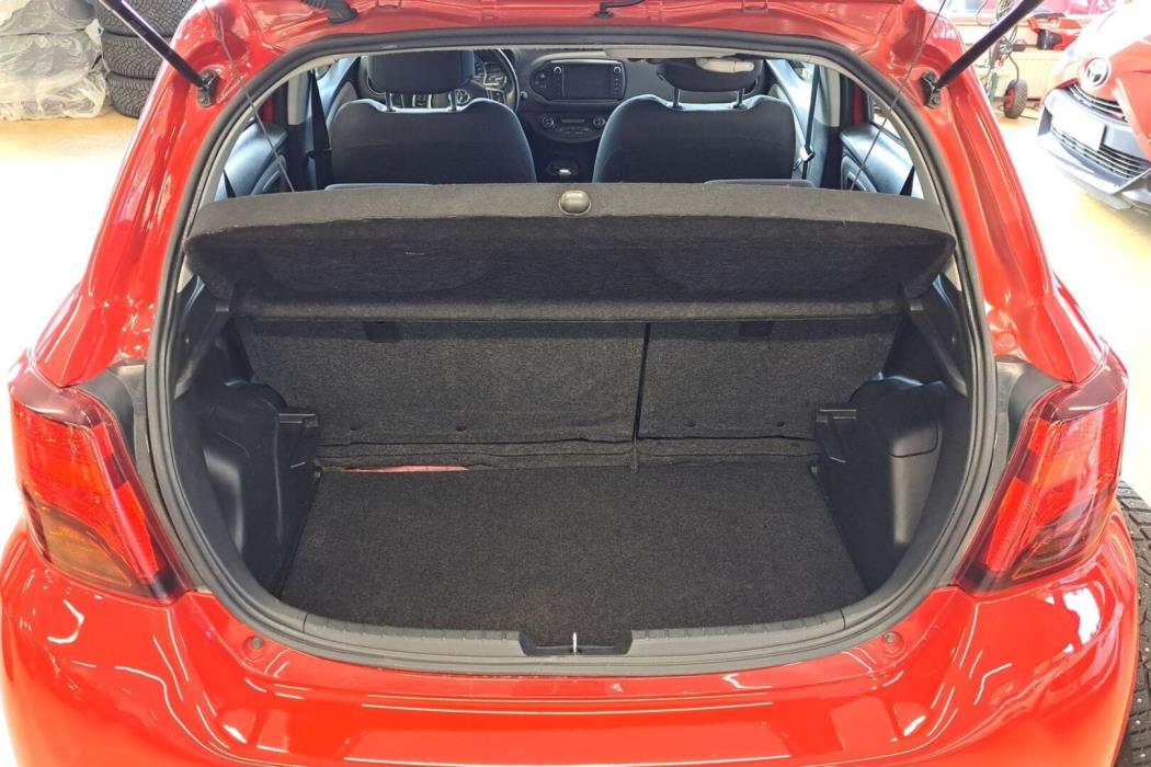 TOYOTA Yaris 2017