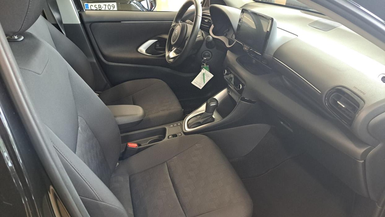 TOYOTA Yaris 2024