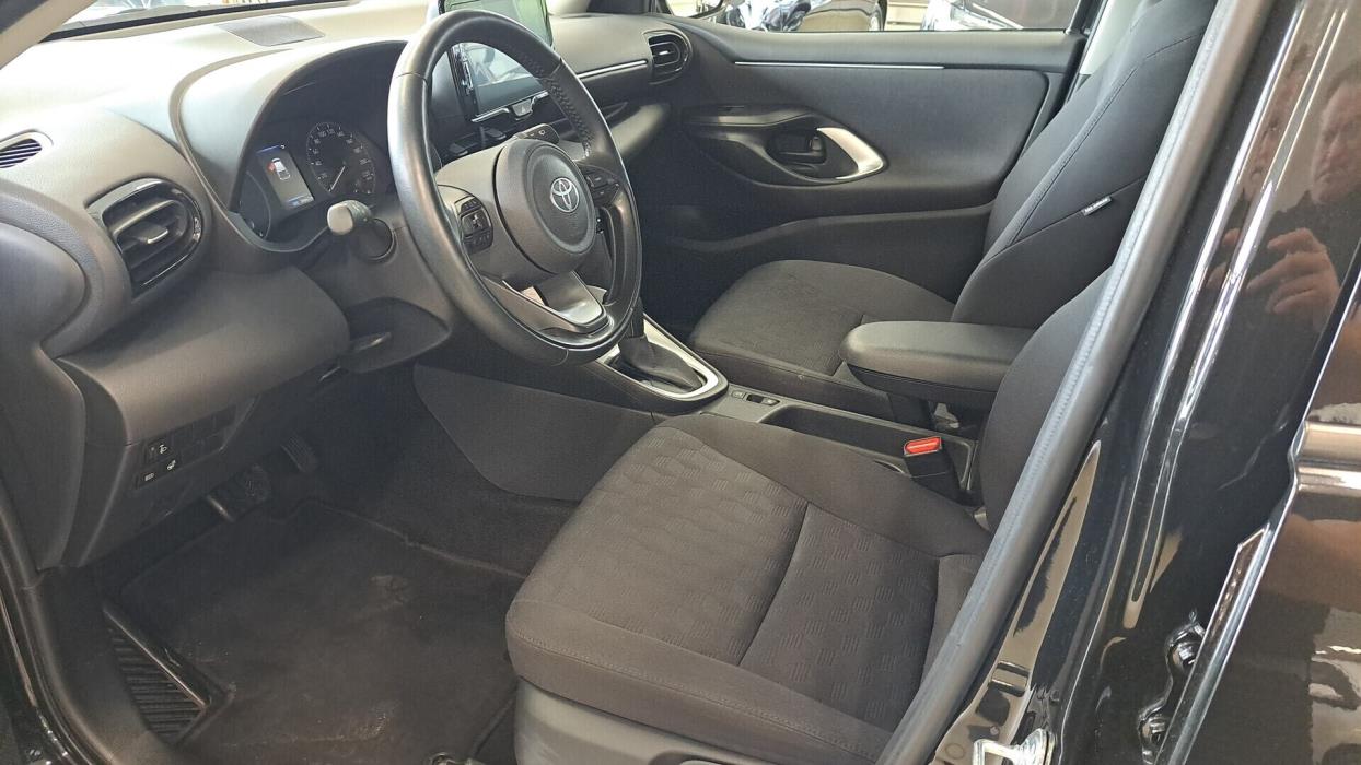 TOYOTA Yaris 2024