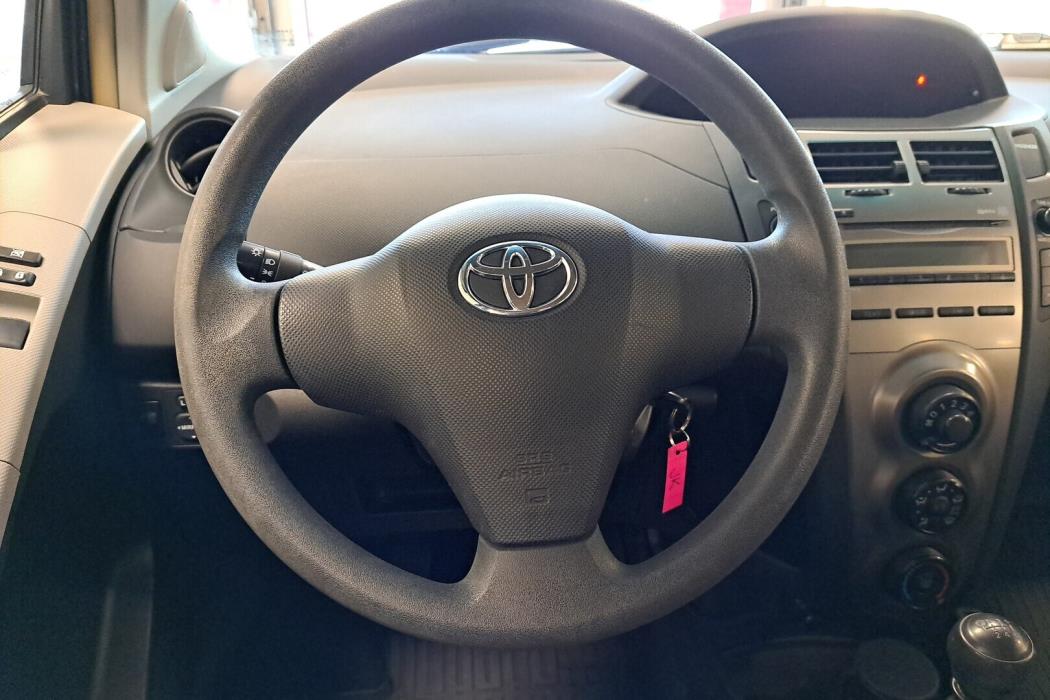 TOYOTA Yaris 2011
