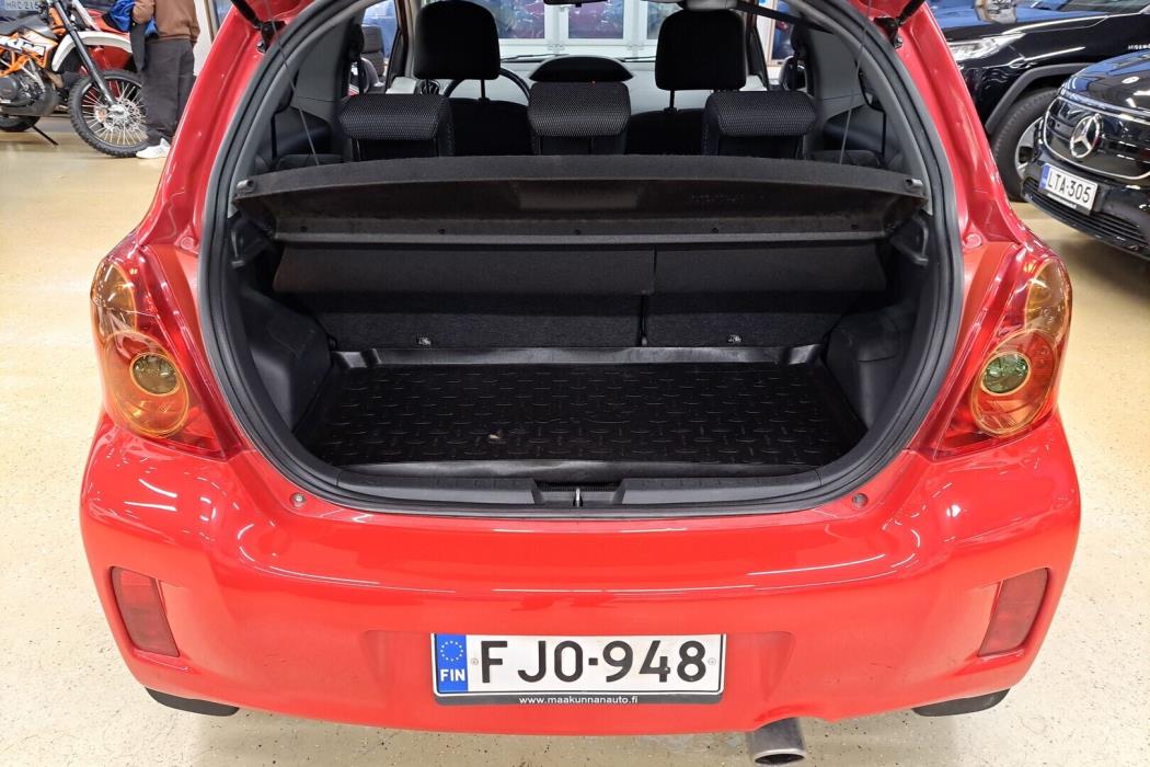 TOYOTA Yaris 2010