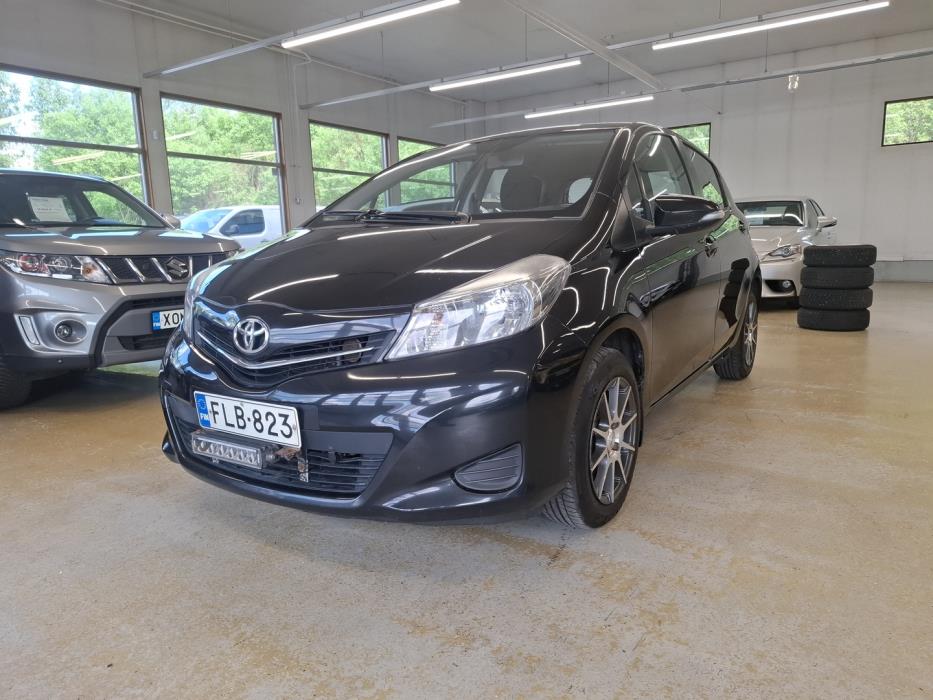 TOYOTA Yaris 2013
