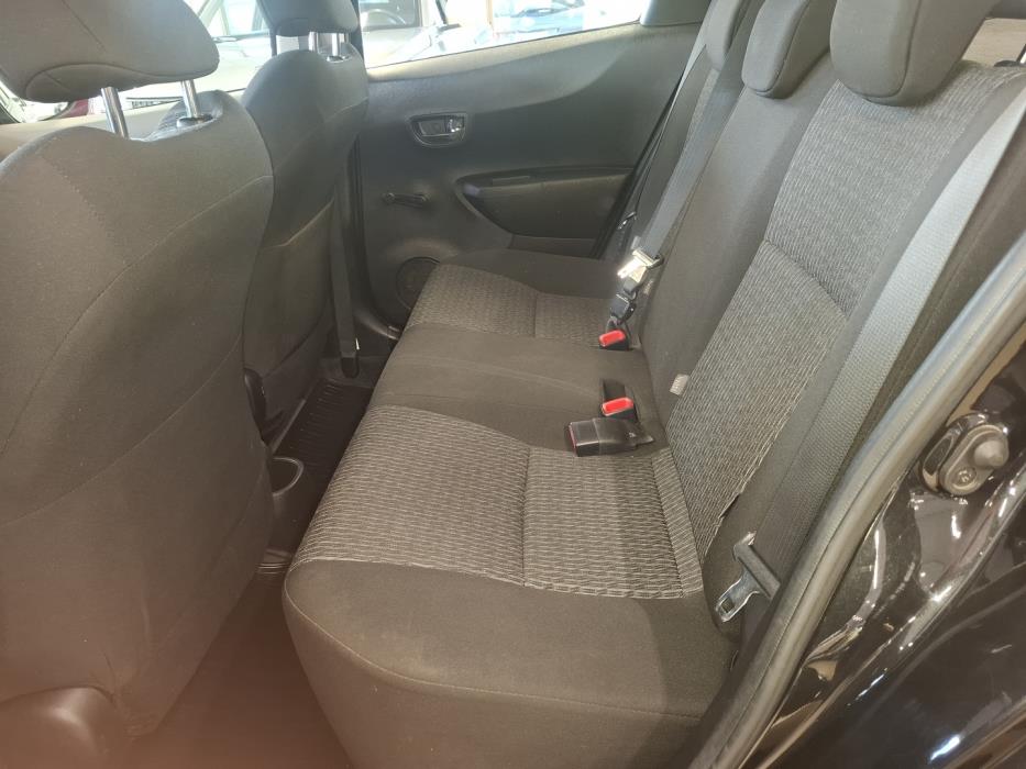 TOYOTA Yaris 2013