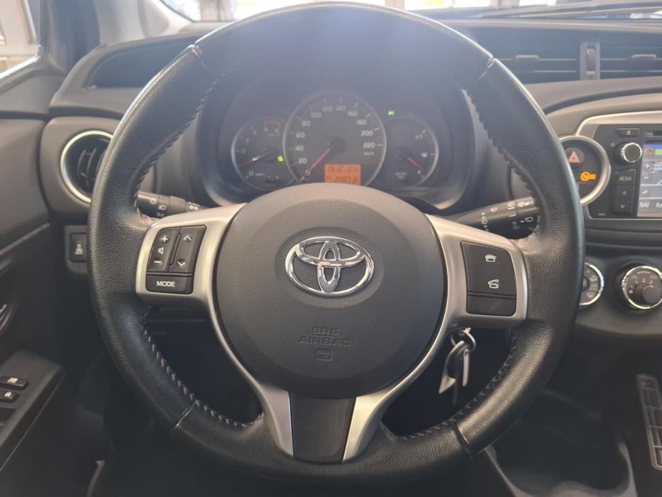 TOYOTA Yaris 2013