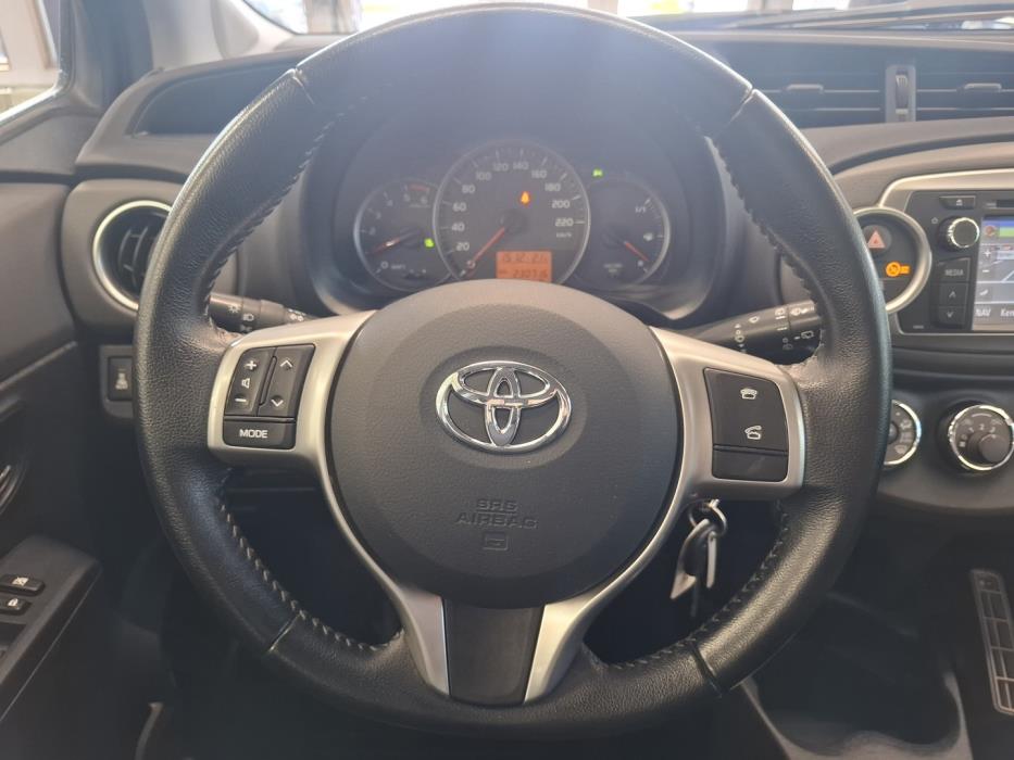 TOYOTA Yaris 2013