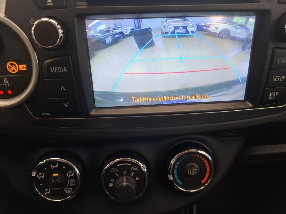 TOYOTA Yaris 2013