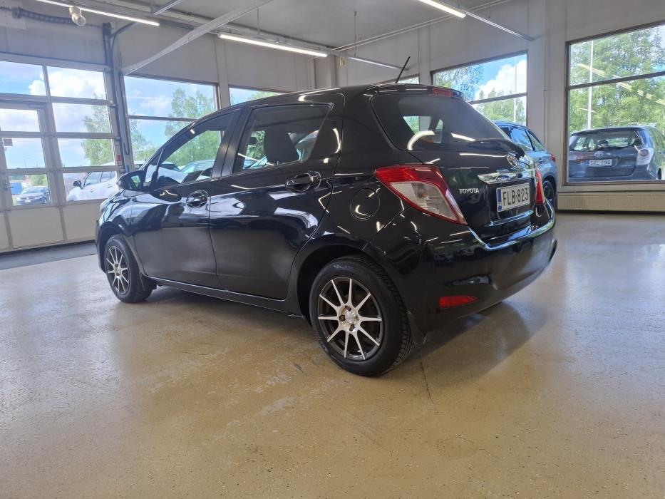 TOYOTA Yaris 2013