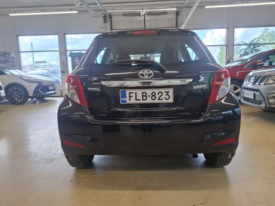 TOYOTA Yaris 2013