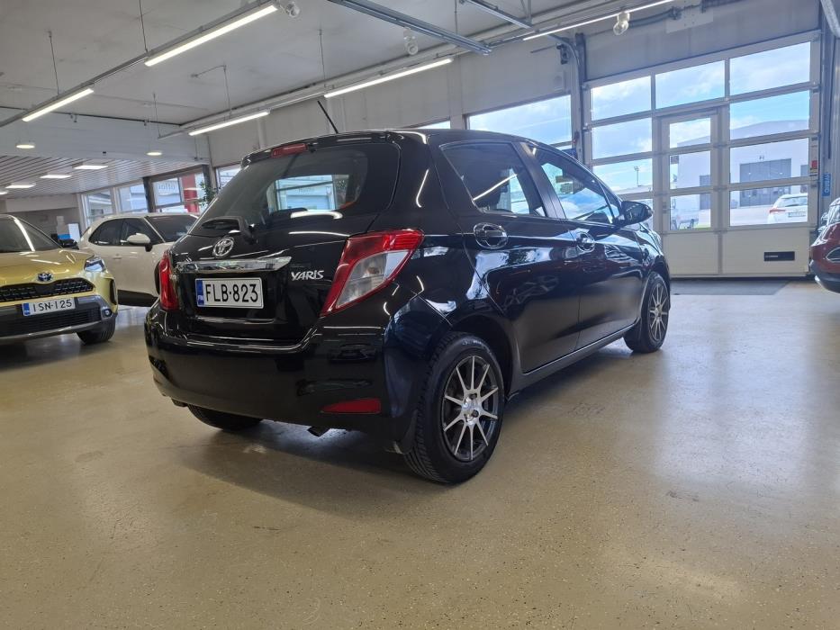 TOYOTA Yaris 2013