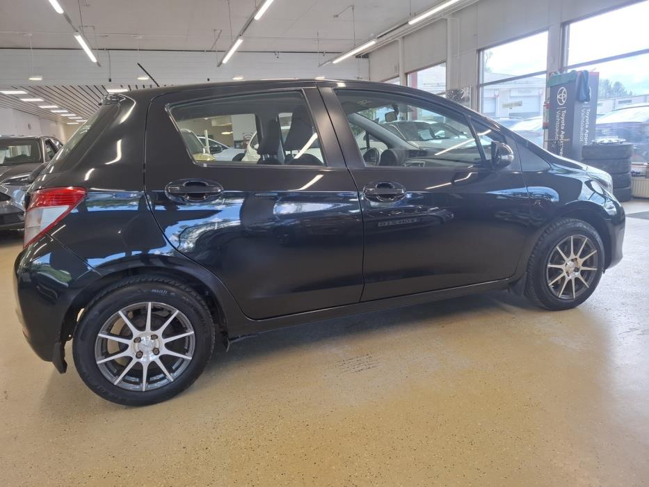 TOYOTA Yaris 2013