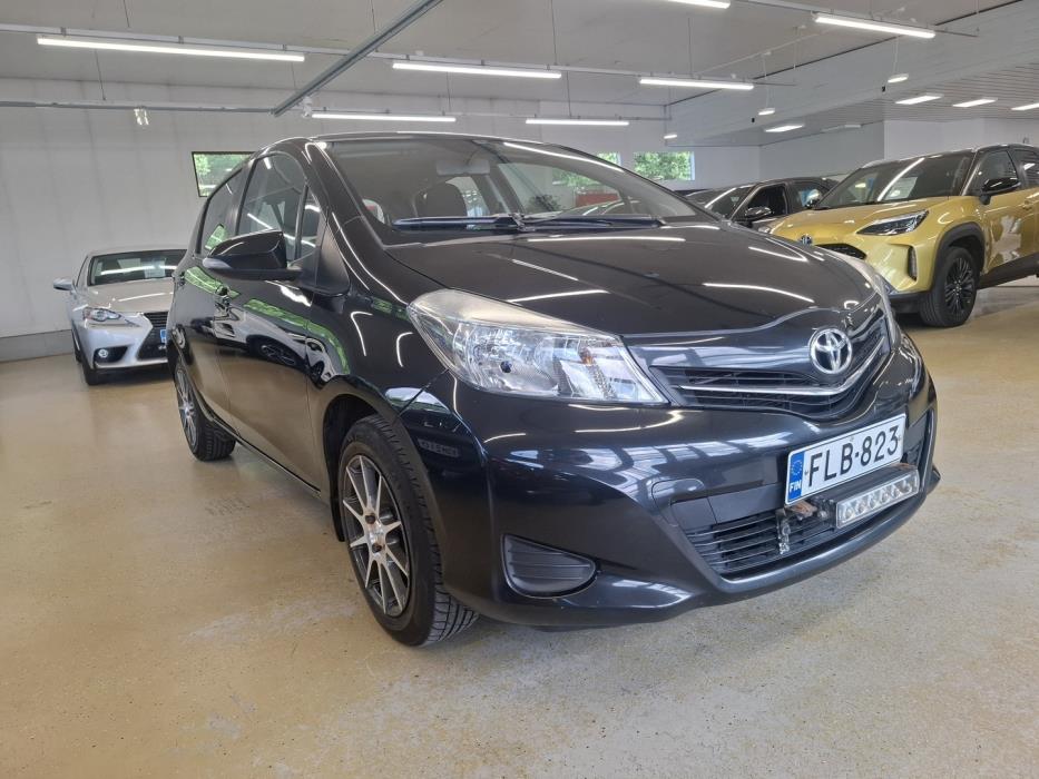 TOYOTA Yaris 2013