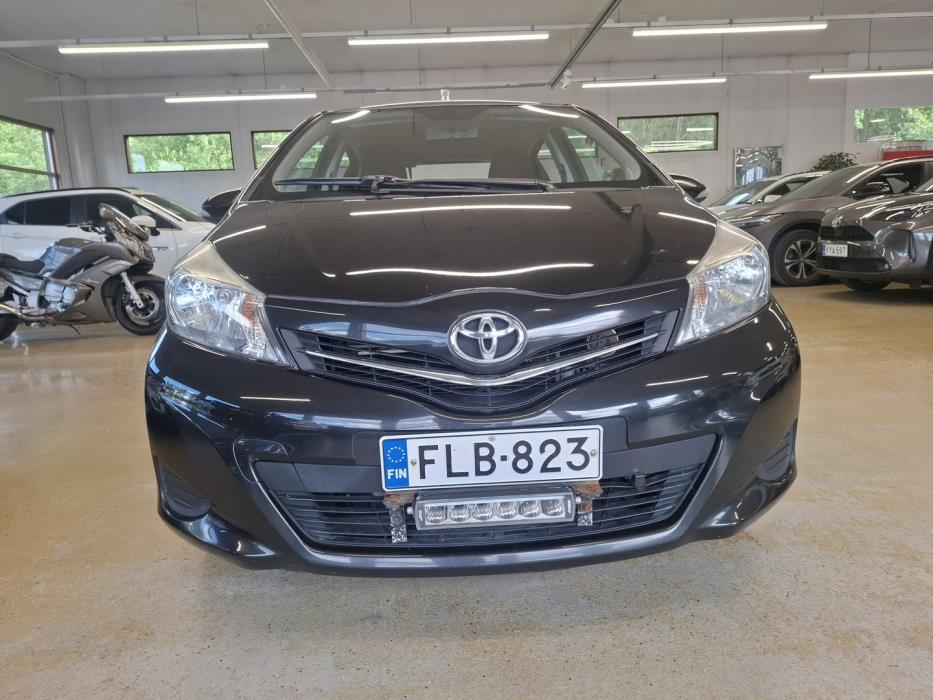 TOYOTA Yaris 2013