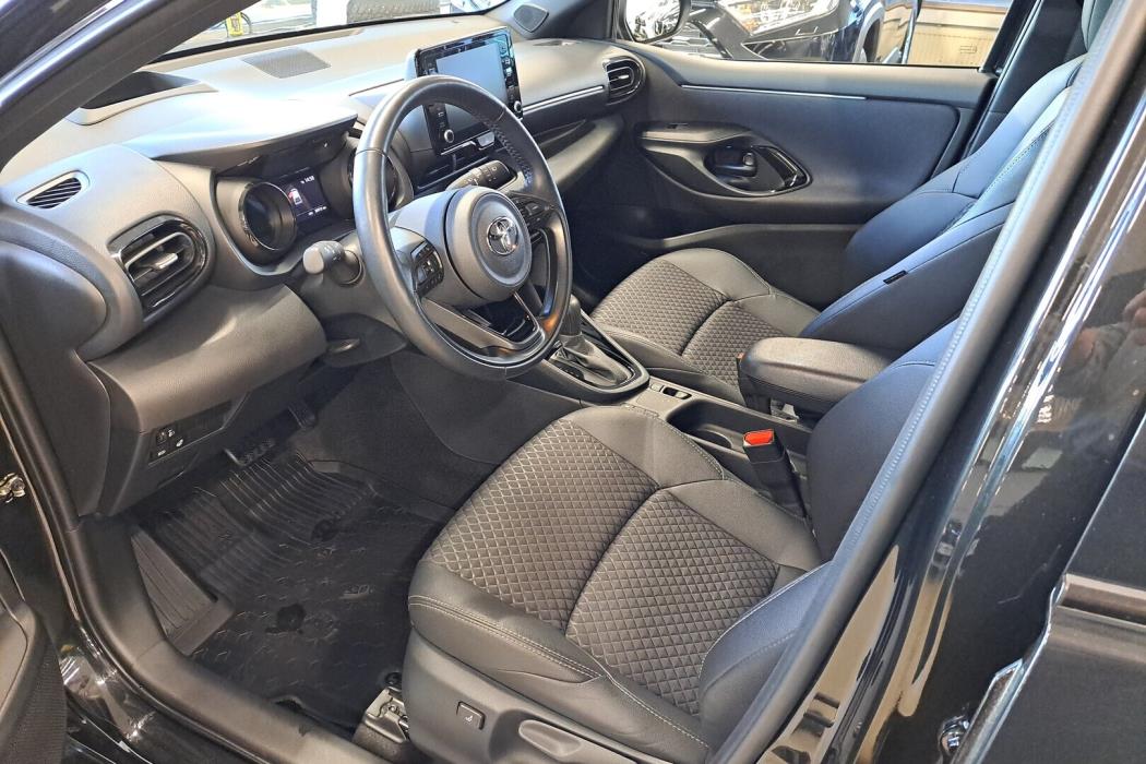 TOYOTA Yaris 2023