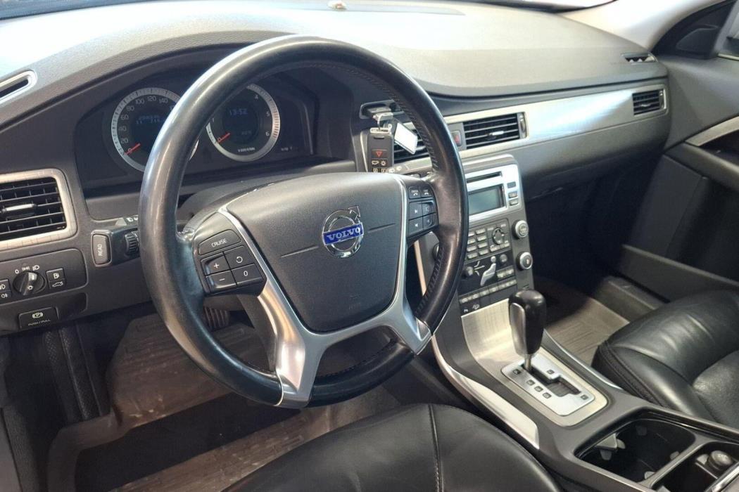 VOLVO XC70 2010
