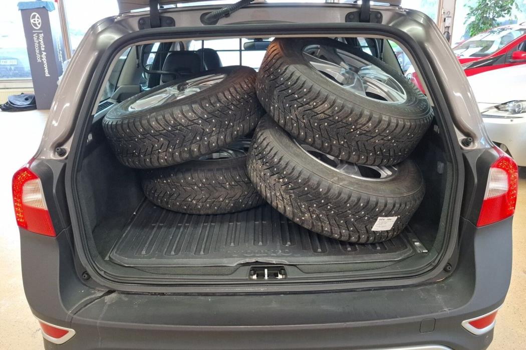 VOLVO XC70 2010