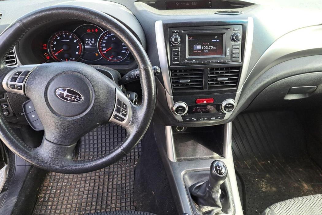 SUBARU Forester 2012