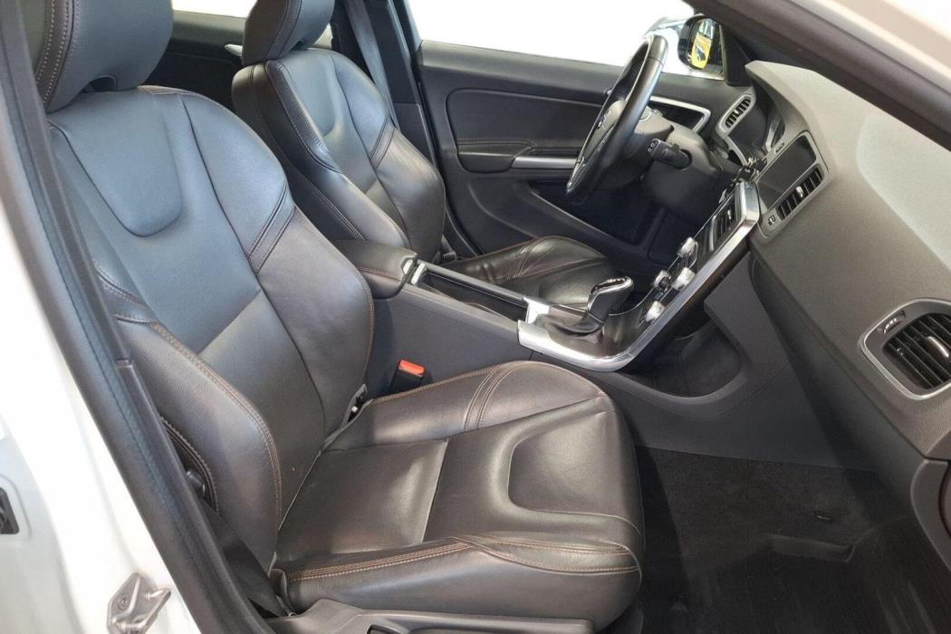 VOLVO V60 Cross Country 2016