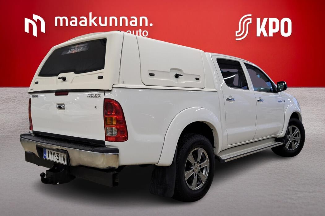 TOYOTA Hilux 2011