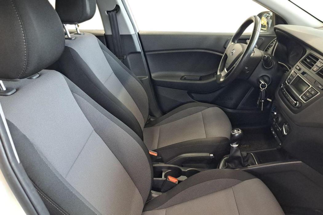 HYUNDAI i20 5d 2017