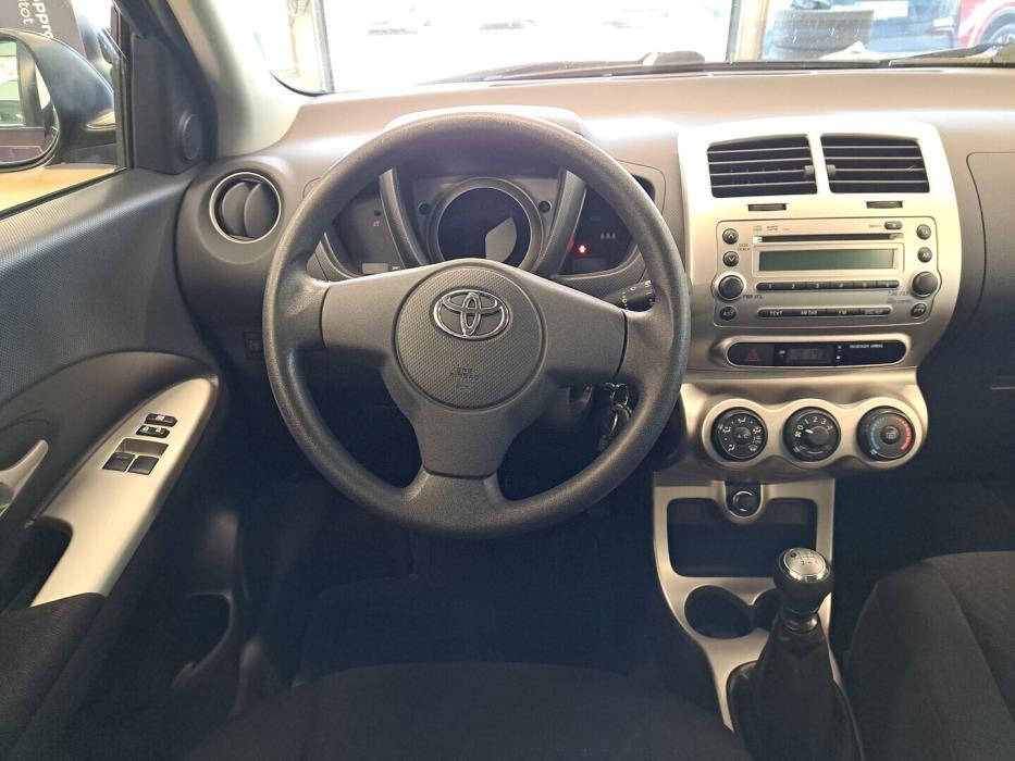 TOYOTA Urban Cruiser 2010