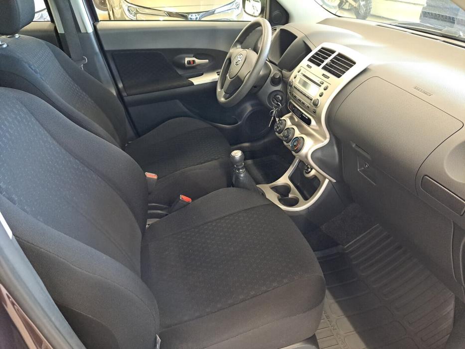 TOYOTA Urban Cruiser 2010