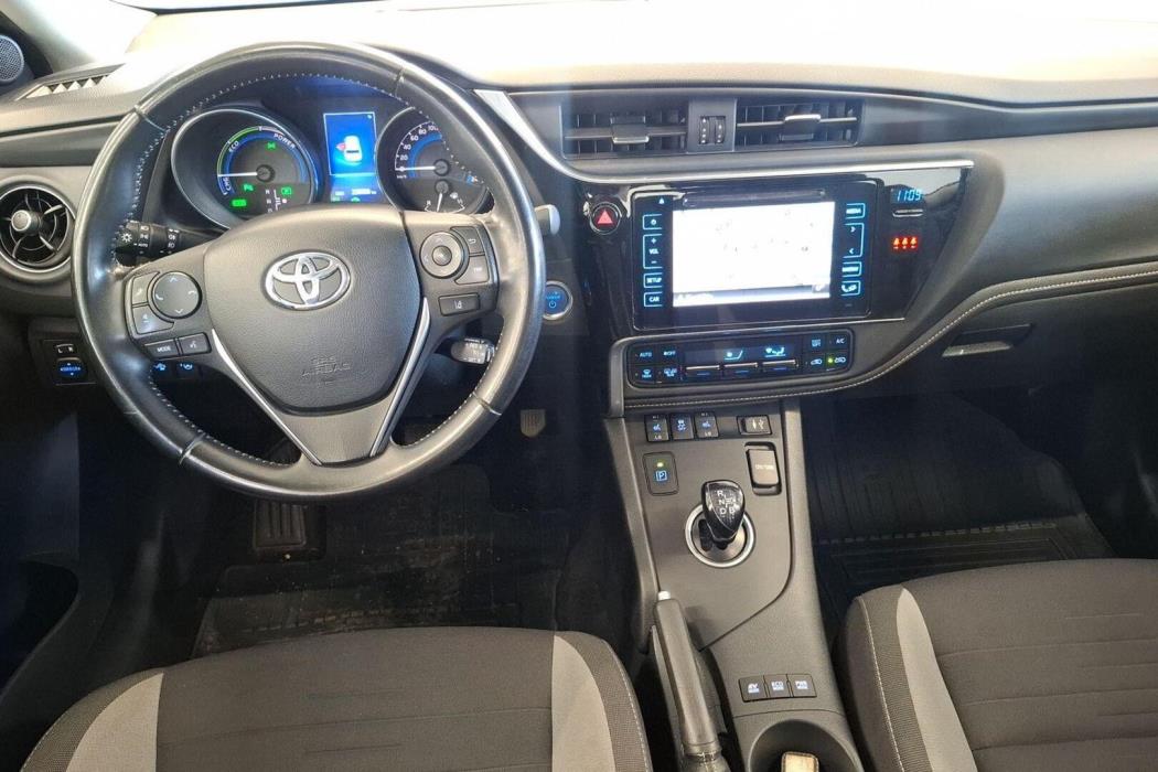 TOYOTA Auris 2016