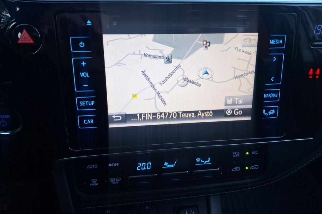TOYOTA Auris 2016