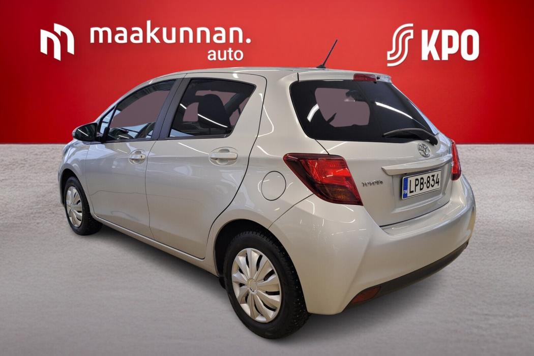 TOYOTA Yaris 2015