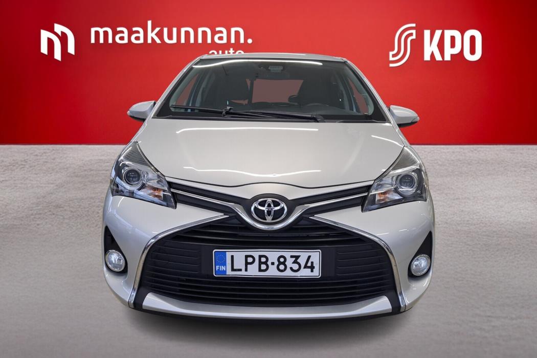 TOYOTA Yaris 2015