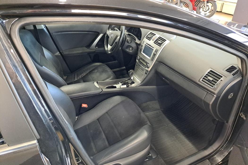 TOYOTA Avensis 2014