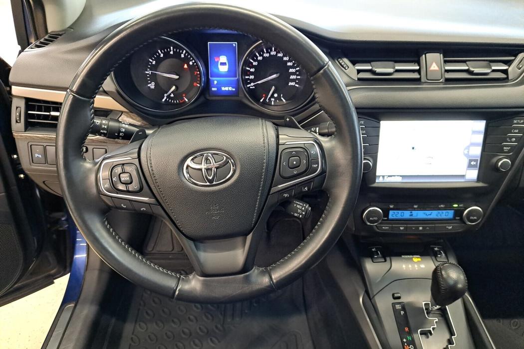 TOYOTA Avensis 2015